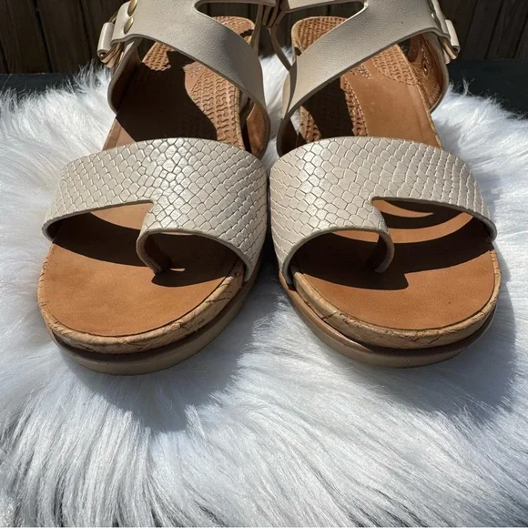 Baretraps LANDREY Women's Size 6.5M Tan Beige Sandals - Picture 3 of 9